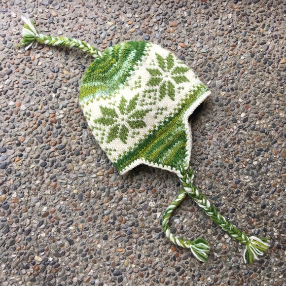 Accessories - Wool Green Snowflake Made in Napal Stocking Hat